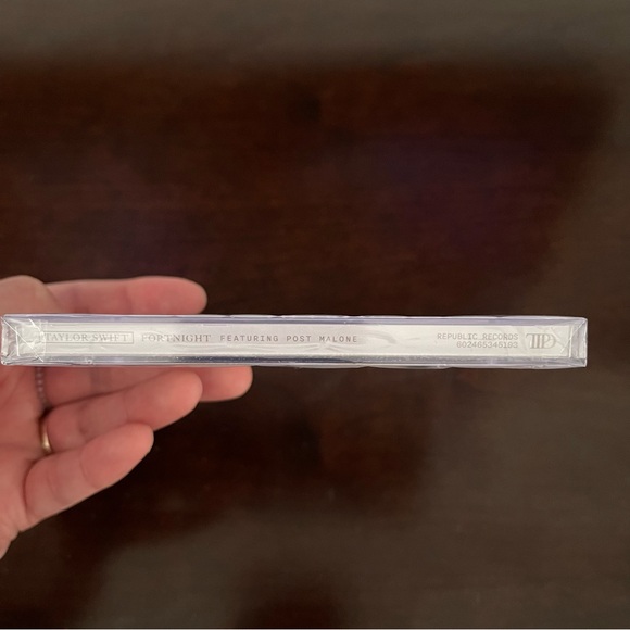 🤍TTPD Fortnight Single CD🤍 - Picture 3 of 3